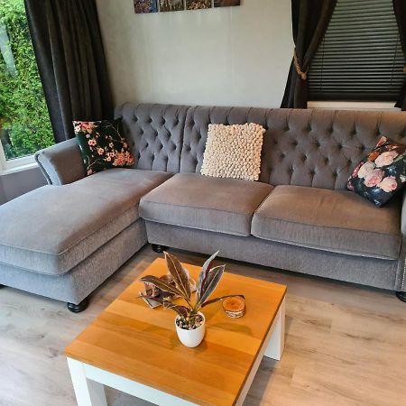 Relax Huisje Is Een Luxe Huisje Met Een Vaatwasser En Zeer Snel Wifi 5G En Is Voorzien Van Een Nieuwe Badkamer En Keuken Met Een Omheinde Tuin Met Een Eigen Parkeerplaats Putten Exterior photo