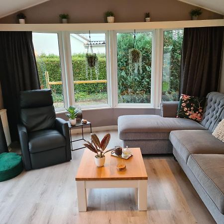Relax Huisje Is Een Luxe Huisje Met Een Vaatwasser En Zeer Snel Wifi 5G En Is Voorzien Van Een Nieuwe Badkamer En Keuken Met Een Omheinde Tuin Met Een Eigen Parkeerplaats Putten Exterior photo