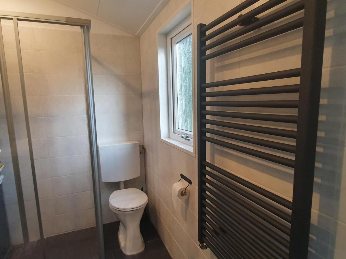 Relax Huisje Is Een Luxe Huisje Met Een Vaatwasser En Zeer Snel Wifi 5G En Is Voorzien Van Een Nieuwe Badkamer En Keuken Met Een Omheinde Tuin Met Een Eigen Parkeerplaats Putten Exterior photo