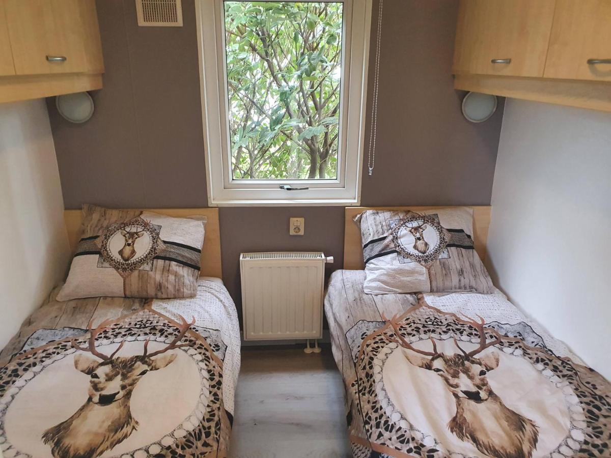 Relax Huisje Is Een Luxe Huisje Met Een Vaatwasser En Zeer Snel Wifi 5G En Is Voorzien Van Een Nieuwe Badkamer En Keuken Met Een Omheinde Tuin Met Een Eigen Parkeerplaats Putten Exterior photo