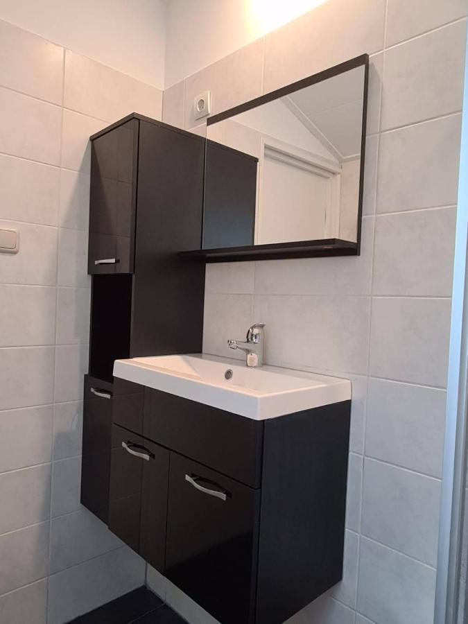Relax Huisje Is Een Luxe Huisje Met Een Vaatwasser En Zeer Snel Wifi 5G En Is Voorzien Van Een Nieuwe Badkamer En Keuken Met Een Omheinde Tuin Met Een Eigen Parkeerplaats Putten Exterior photo