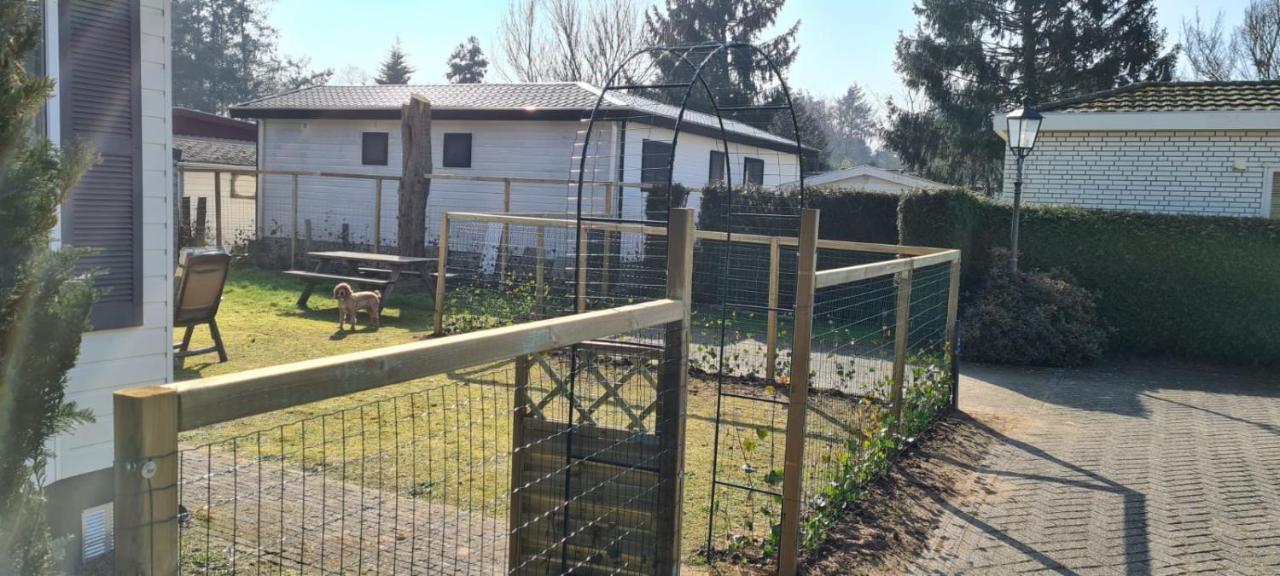 Relax Huisje Is Een Luxe Huisje Met Een Vaatwasser En Zeer Snel Wifi 5G En Is Voorzien Van Een Nieuwe Badkamer En Keuken Met Een Omheinde Tuin Met Een Eigen Parkeerplaats Putten Exterior photo