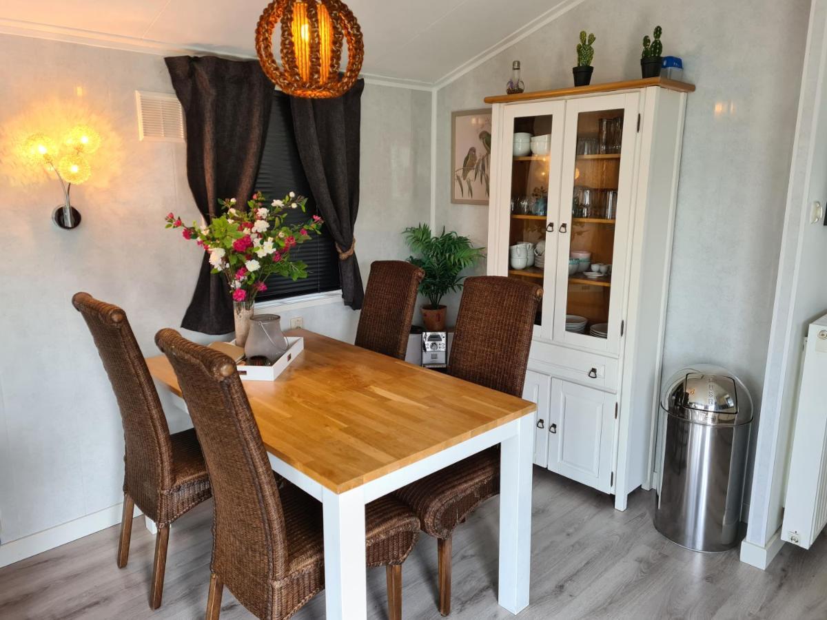 Relax Huisje Is Een Luxe Huisje Met Een Vaatwasser En Zeer Snel Wifi 5G En Is Voorzien Van Een Nieuwe Badkamer En Keuken Met Een Omheinde Tuin Met Een Eigen Parkeerplaats Putten Exterior photo